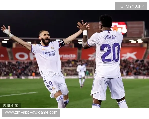 维尼修斯从中路带球深入防线内部，皇马再现流畅联动