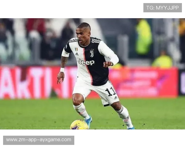 道格拉斯·科斯塔在悉尼FC首秀中贡献助攻，表现亮眼，道格拉斯科斯塔穿过的球衣号码